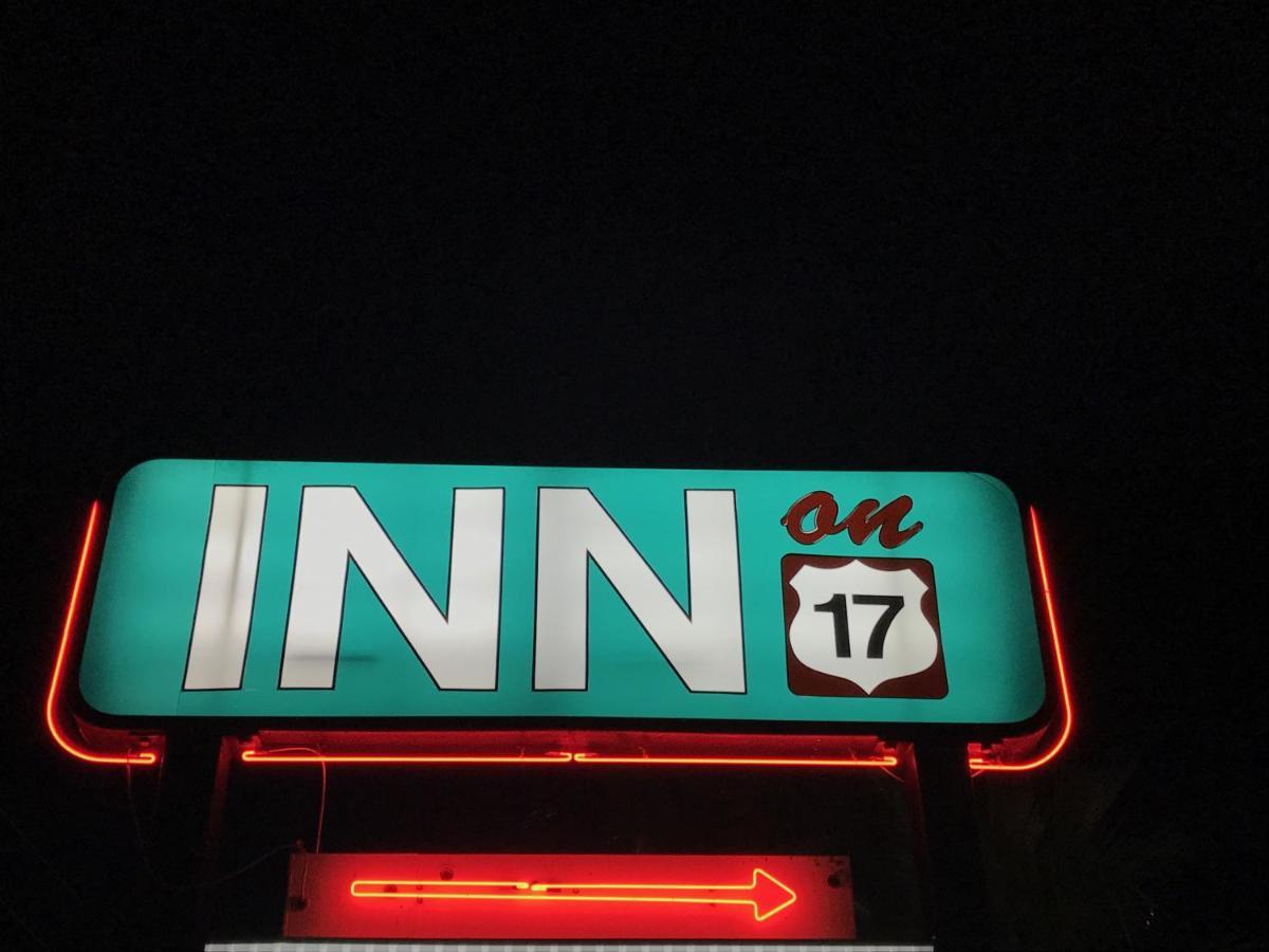 Inn On 17 ซาวานนาห์ ภายนอก รูปภาพ