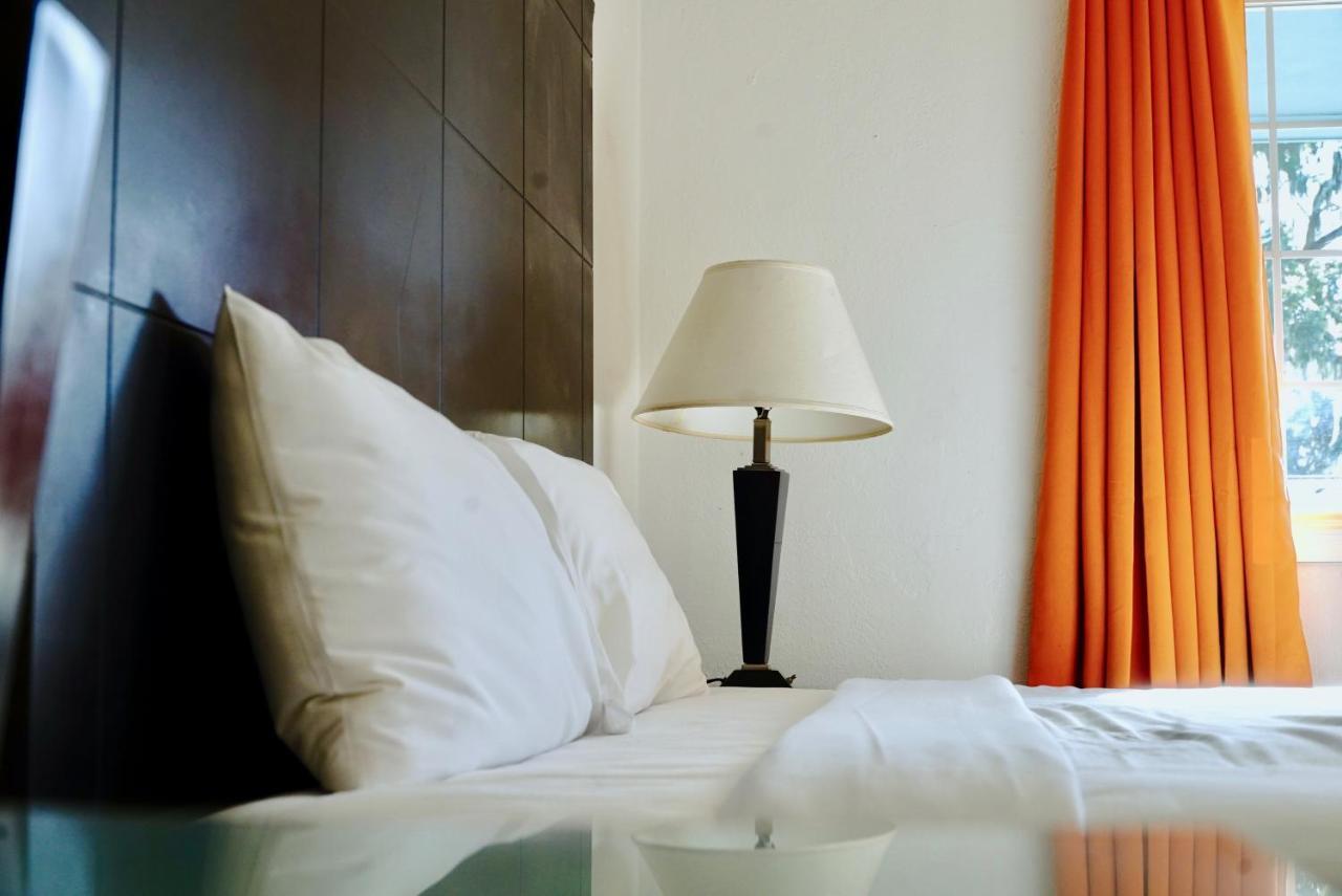Inn On 17 ซาวานนาห์ ภายนอก รูปภาพ