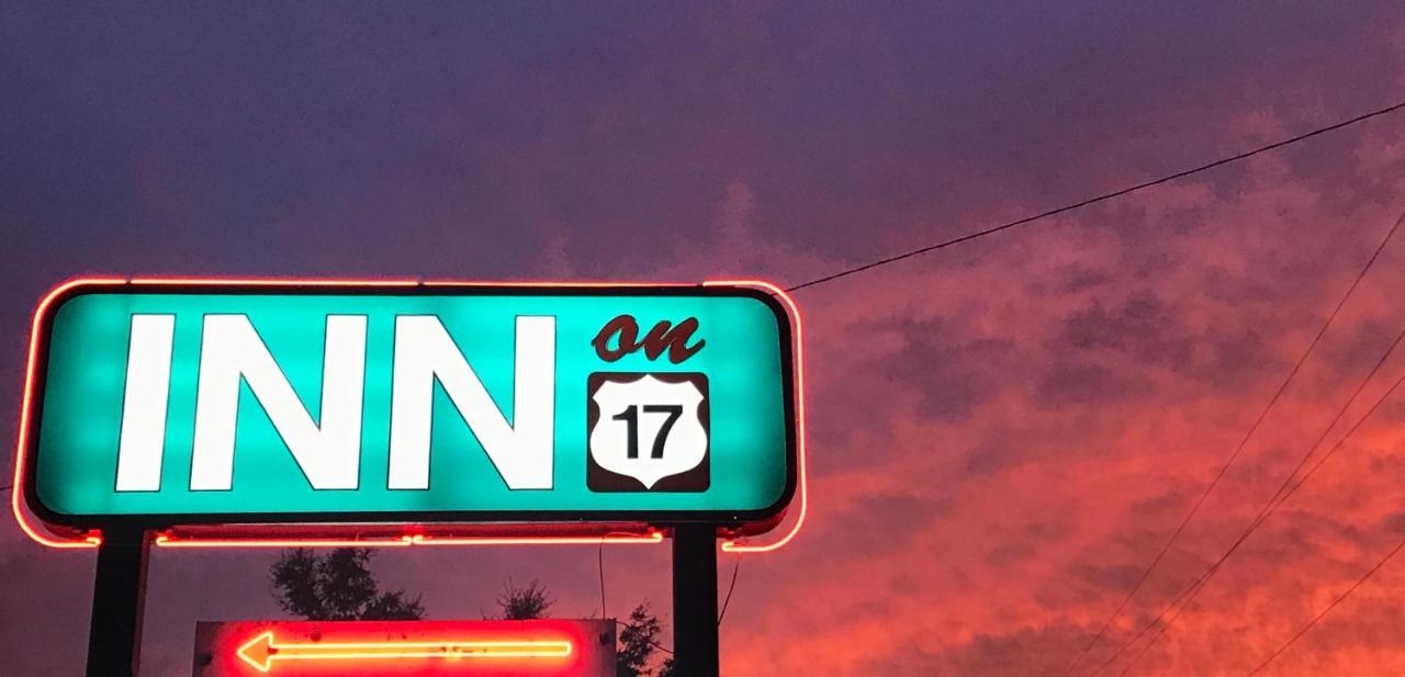 Inn On 17 ซาวานนาห์ ภายนอก รูปภาพ